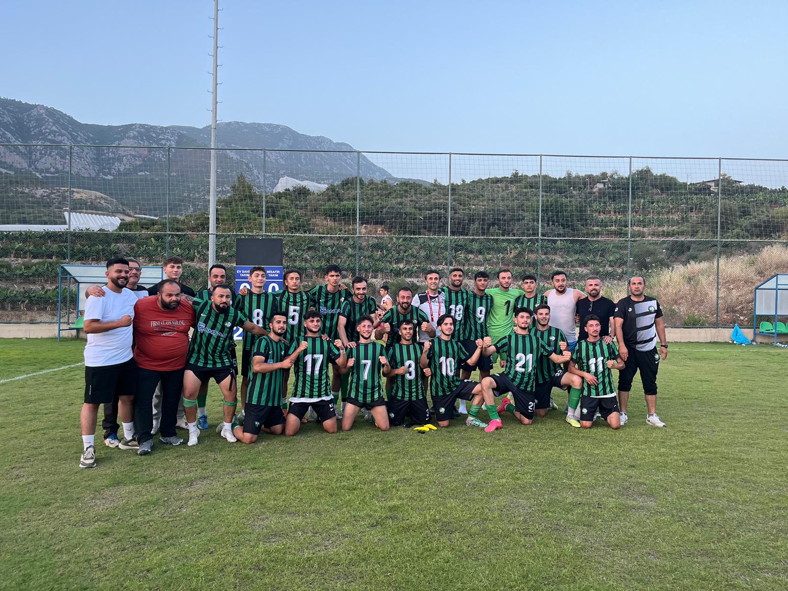 1974 Mahmutlar Futbolspor Kulübü takım fotoğrafı